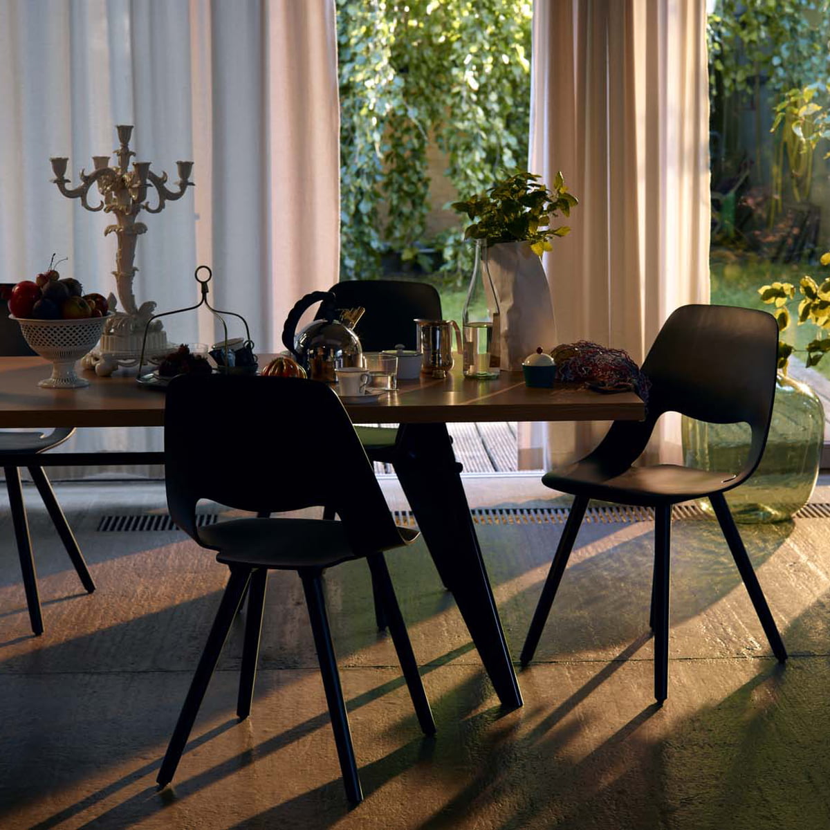 开云（中国） - 桌几|餐桌|办公家具|设计师家具|EM 餐桌